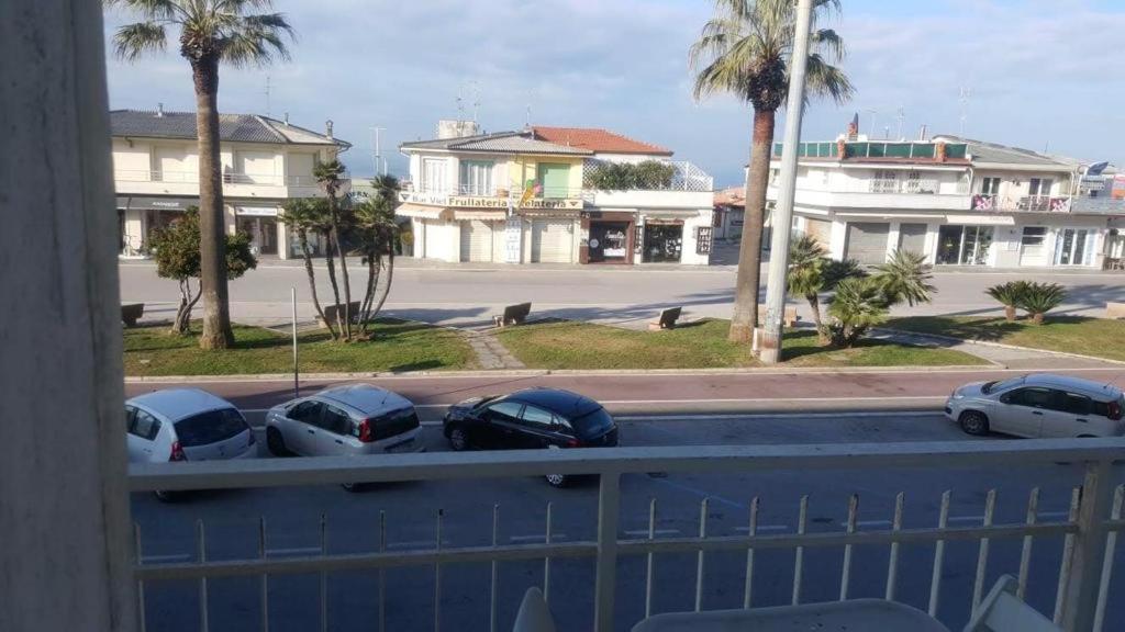 Apartmán Monolocale Lungomare Viareggio Exteriér fotografie